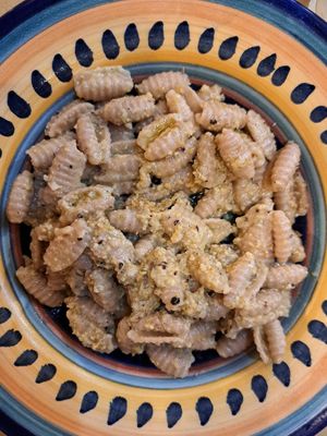 Pasta integrale con pesto di pistacchio at Zenzero in Siracusa