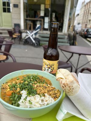 Bol Yoga & Burrito with a beer😄 at Petite Nature in Rennes