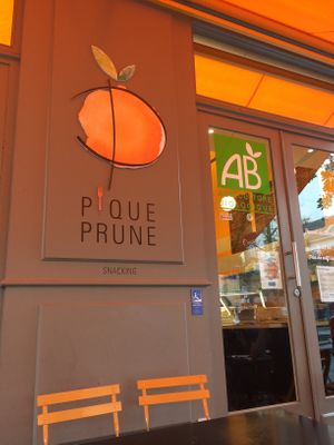 Pix from outside  at Pique-Prune Snacking in Rennes