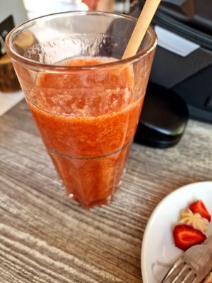 Strawberry peach smoothie at Cuit Lu Cru in Colmar