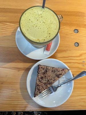 Turmeric latte and cranberry triangle at Cuit Lu Cru in Colmar