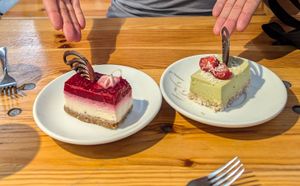 Himbeer-Käsekuchen, Limette-Avocado-Kuchen at Cuit Lu Cru in Colmar