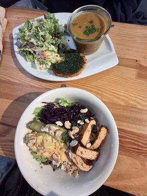 Glory bowl and soup at Cuit Lu Cru in Colmar
