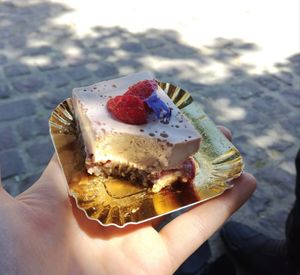 Vegan strawberry cheesecake at Cuit Lu Cru in Colmar