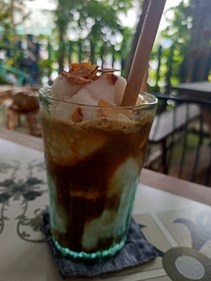 Vegan coconut coffee (ask for it vegan) at Rosie's Cafe in Hoi An
