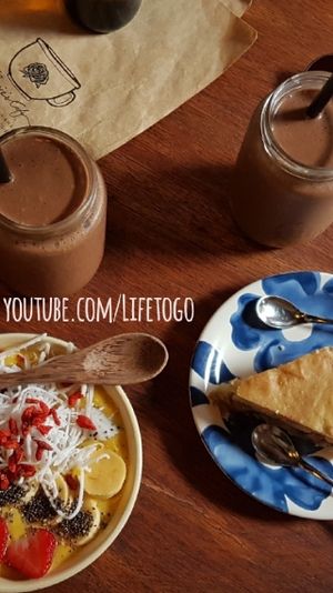 So ddlicious! Vegan Apple Pie and Smoothie Bowl + vegan Cacao Shakes at Rosie's Cafe in Hoi An