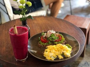 Avo On Toast + Wake Me Up Smoothie at Rosie's Cafe in Hoi An