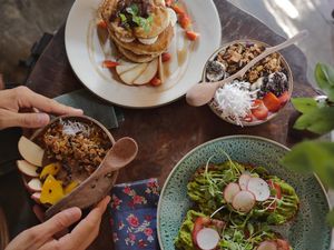 Smoothie bowls, avo on toasts and pancakes - all vegan at Rosie's Cafe in Hoi An