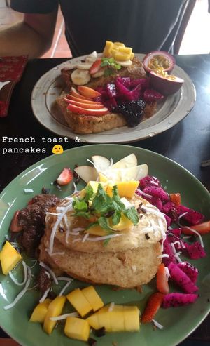 Vegan pancakes & french toast at Rosie's Cafe in Hoi An