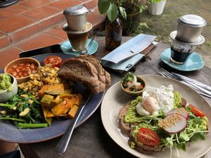 Lunch 🤩 at Rosie's Cafe in Hoi An