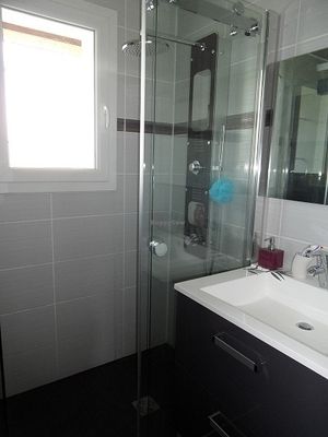 Bathroom at Chez Caro et Seb in Saint-franc