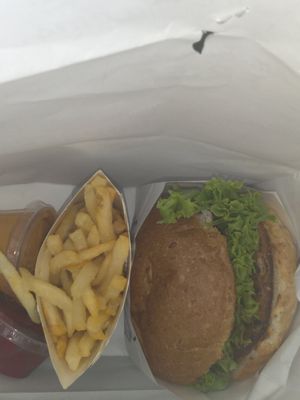 Vegan fries and guacamole burgers at Beatnic - Flatiron in New York City