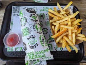 Döner mit normalen Pommes at What The Pitta in London