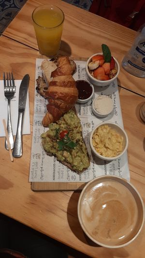 Excelente brunch vegano! 🥰 at Le Pain Quotidien - Vila Nova Conceicao in Sao Paulo