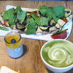 Hummus toast with veggies at Le Pain Quotidien - Shibakouen in Tokyo