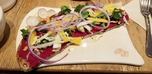 Beet hummus tartine at Le Pain Quotidien - Shibakouen in Tokyo
