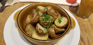 Oil roasted potatoes at Le Pain Quotidien - Shibakouen in Tokyo