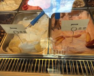 Lemon & Peach Vegan Gelato  at Gelateria Cavour in Pordenone