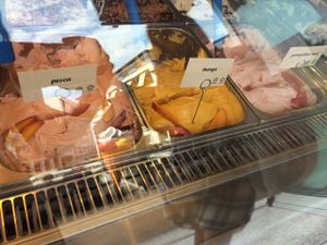 Peach, Mango & Pomegranate at Gelateria Cavour in Pordenone