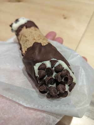 Cannoli at Jennifer Lee's Gourmet Bakery in Boston