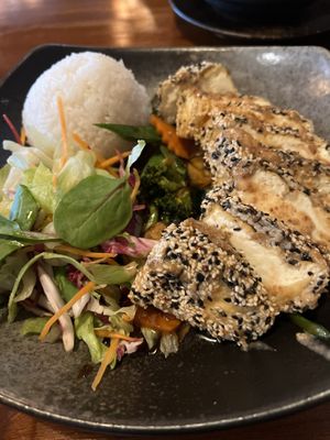 Sesame tofu with vegetables in Hoisinsauce   at Chay Umi in Berlin