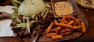 Burger at Chay Umi in Berlin