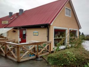 From outside on a rainy day at Mandel & Malla in Kivik