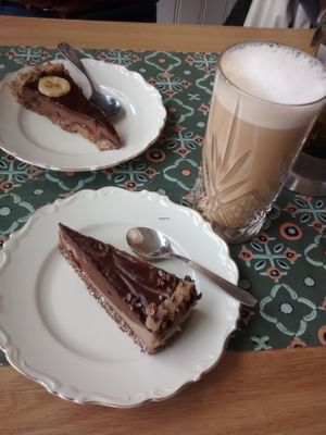 Raw chocolate-mint and chocolate-banana cakes, and almond-latte, all very yummy! at Mandel & Malla in Kivik
