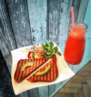 Choose one of our vegan sandwiches and one 200 ml smoothie for only 5,70 €. :-) at Papaya Saftbar - Mobile Juice Bar in Villach