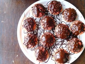 Beetroot muffins with dark chocolate at Quinoa3 in Fuengirola