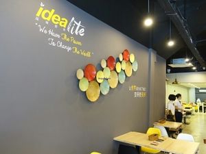 interior decor at Yuan Xiang Veggie Kitchen 圆香蔬巧 in Central Singapore