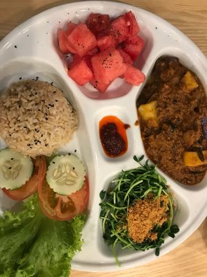 Rice set at Yuan Xiang Veggie Kitchen 圆香蔬巧 in Central Singapore