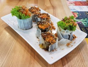 Interesting sushi at Yuan Xiang Veggie Kitchen 圆香蔬巧 in Central Singapore
