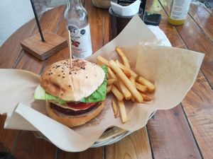 Burger clasica at Mango y Chile in Bacalar