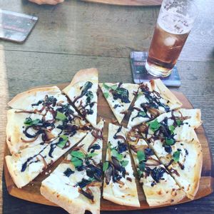 Goats cheese pizza with Caramelised onion, fresh basil and balsamic glaze  at The Hidden Veggie Kitchen in Limoges