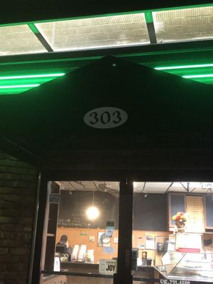 Front door at That Pizza Place in Levittown