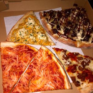 Vegan pizza  at That Pizza Place in Levittown