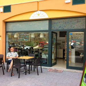 Eating area outside the store at Veg Art Natural Food in La Palma