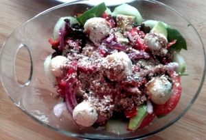 Almond cheese, papaya and spinach salad at Veg Art Natural Food in La Palma