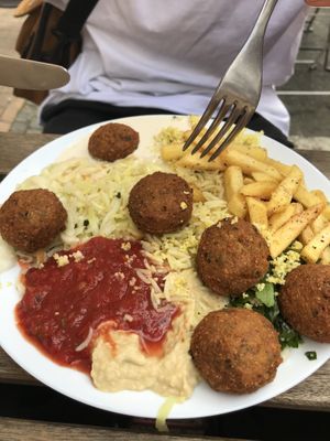 falafelteller  at El Waleed in Rostock