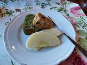 Macha and orange cake with apple at Flowerish in Nara