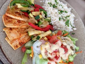 Tofu, rice & salad  at Ateliê 47 in Silves