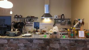 The counter at Raw - Comida & Granel in Porto