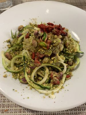 guacamole zoodles! so satisfying and unique flavor with goji berries & pistachios.  at All You Eat is Love in Barcelona