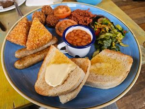 big vegan breakfast (included falafel, which I thought was unusual, but no complaints) at Pico Lounge in Glossop