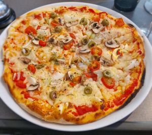 Pizza VEGAN (mozzarella vegetal, champignon,oignons, tomates et olives)
Excellente !! 👌🏼 at Pizzeria Pasta Da Nando in Perpignan
