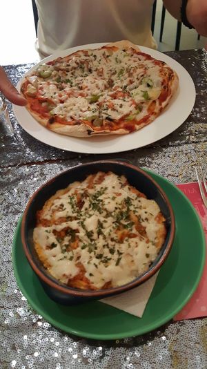 Lasagnes et pizza veganes at Pizzeria Pasta Da Nando in Perpignan