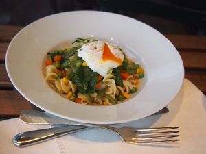 Fusilli, Legumes e Ovo escalfado at 1881 Cervejaria in Amarante