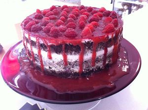 Bolo de camadas de chocolate e frutos vermelhos at 1881 Cervejaria in Amarante