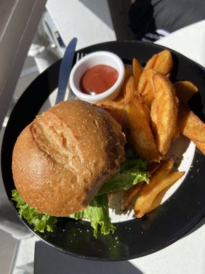 Buger at De Aca in San Jose